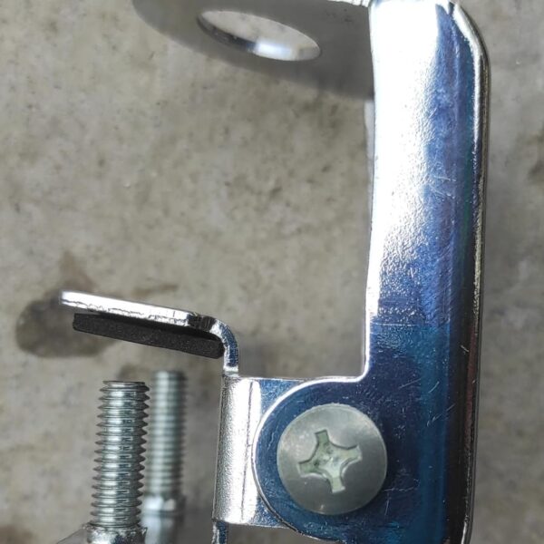 ANTENNA MOUNTING CLAMP FOR MOBILE USE