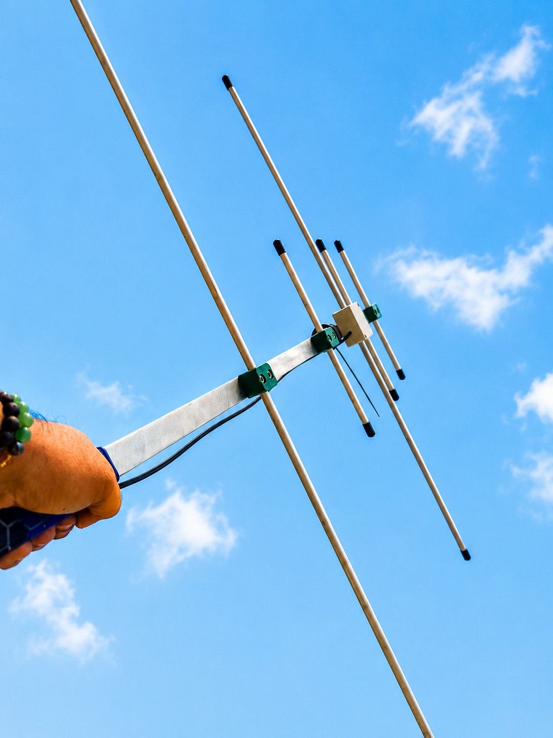 ChatGPT Image May 19, 2026, 01_25_37 PM RADIOHUB Dual-Band 5-Element Yagi Antenna - Image 1